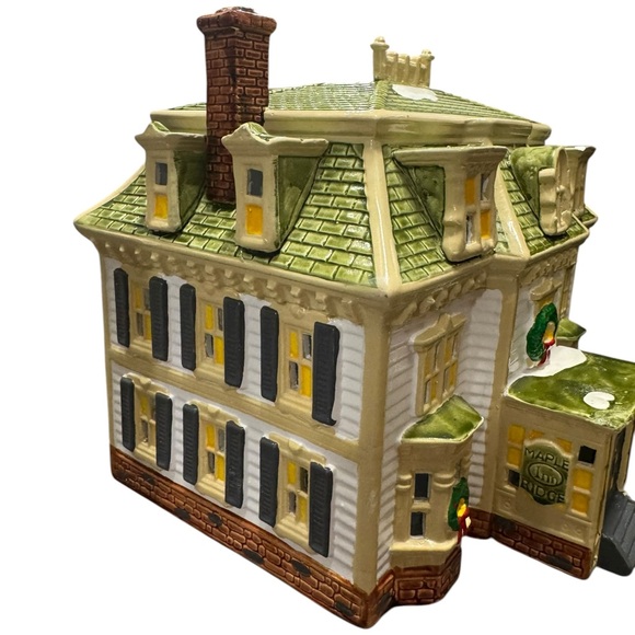 Department 56 Snow Village Maple Ridge Inn with Light - Picture 3 of 5